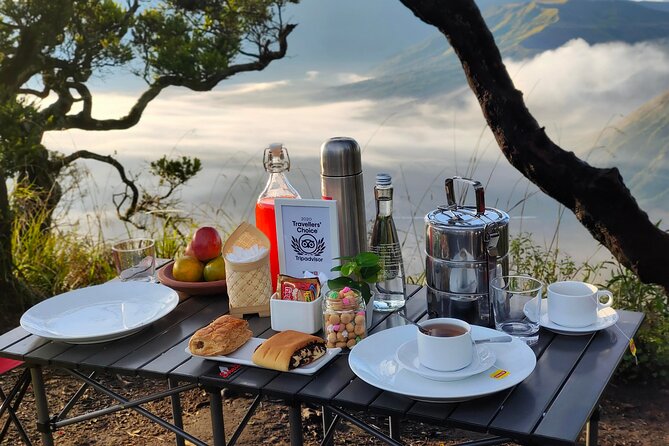 1 Day - Bromo Sunrise Romantic Breakfast // 00.30 - 13.00 - Sunrise over Bromo from the high country