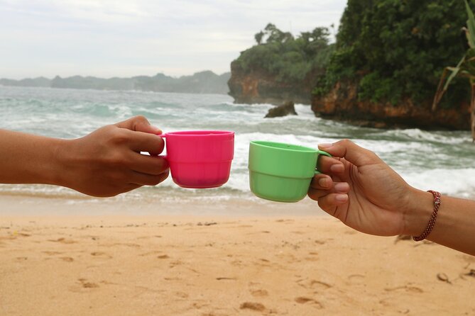 1 Day - Malang Beaches and Island Hopping // 06:30 - 17:30 - 06:30 departure and the long ride south