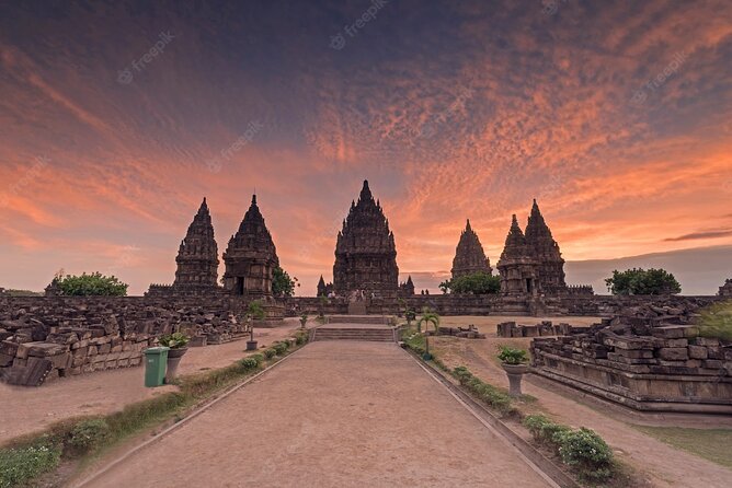 1 Day Yogyakarta tour ( Borobudur temple, Merapi Lava Tour, Prambanan Temple) - What the $76 group price really means