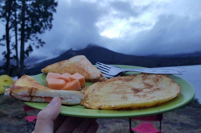 2D-1N Hiking Rinjani To Rim Senaru - Dewa Trekking - Sunset, camp, and the crater view
