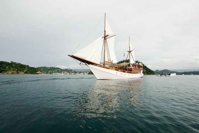 3 Days Deluxe Boat Private Cabin Sailing Trip in Komodo Island - Key points before you book