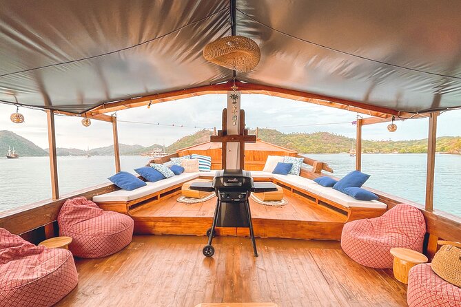 3 Days Deluxe Boat Private Cabin Sailing Trip in Komodo Island - Manta Point and Taka Makassar