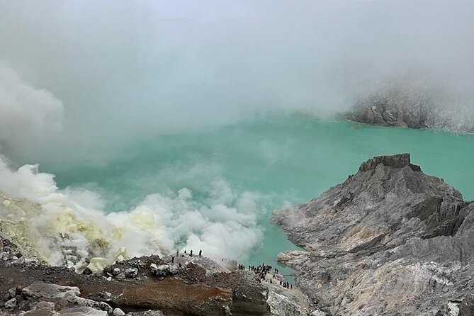 3 Days Private Tour in Bromo and Ijen from Surabaya - Day Three: Hiking to Ijen Crater