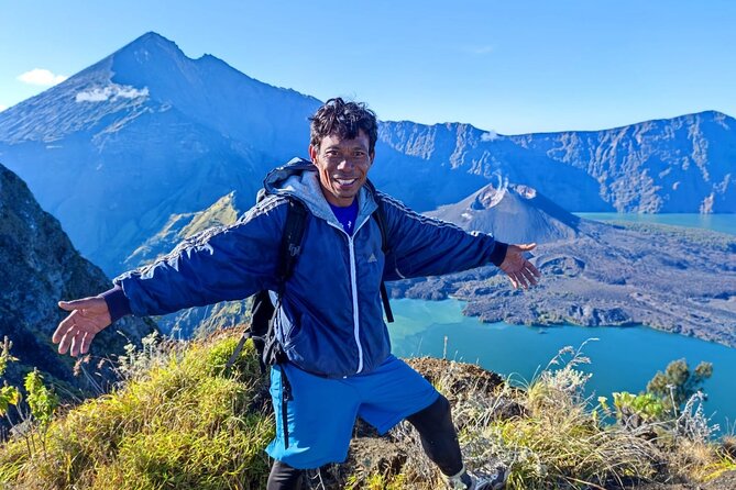 3D-2N Explore Mount Rinjani - Summit -Lake and Hotspring - Day 3: Five hours through rainforest to Senaru