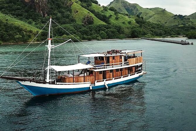 3D/2N Komodo Tour by Private Boat for 10 pax - What is included, and what costs extra