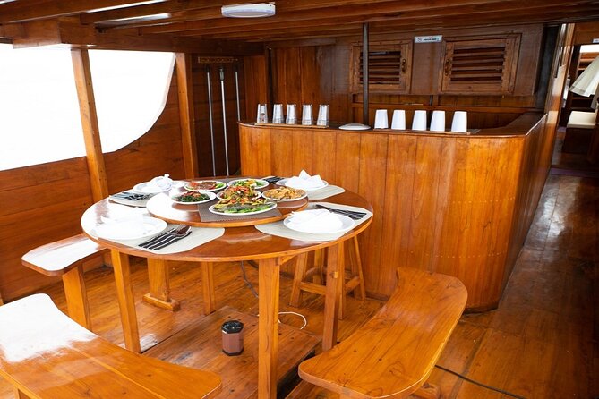 3Days Komodo Tour By Private Boat for 4 pax - What the food and crew service are really worth