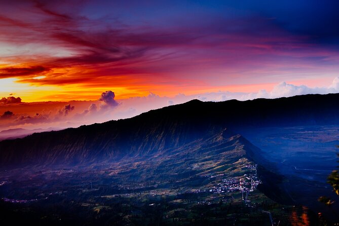 5 Days Borobudur Prambanan Tumpaksewu Bromo Ijen to Bali Private - King Kong Hill and Mount Bromo before sunrise