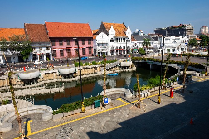 6 Hours Jakarta Private City Tour - (Must Visit Places) - A downtown drive and the Welcome Monument