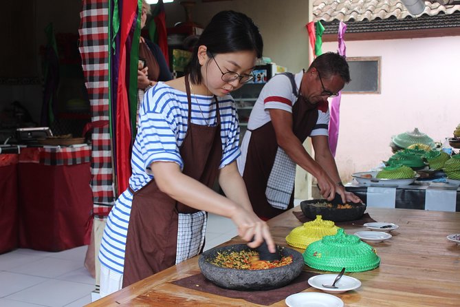 Afternoon Cooking Class & Making Bali Offering with Dinner - Cooking Nine Dishes in a Balinese Family Home