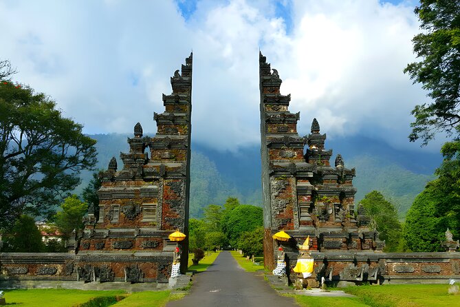 Amazing Bali Dolphin Watching Trip Experience - Handara Gate: a fast photo stop with a famous view