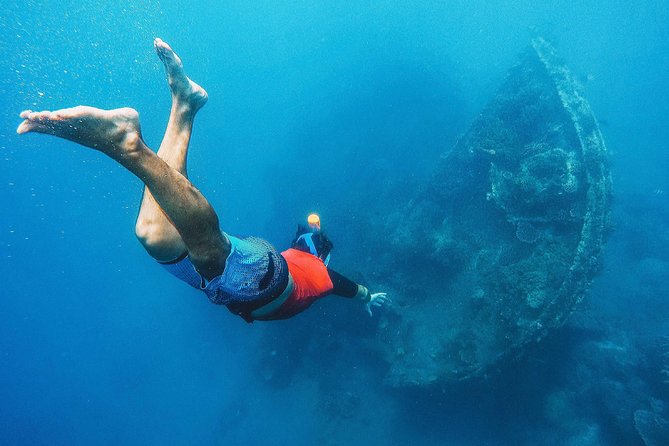 Amed Bali Snorkelling: Japanese Shipwreck & Vienna Beach Tour - Leaving Lipah Beach by traditional boat