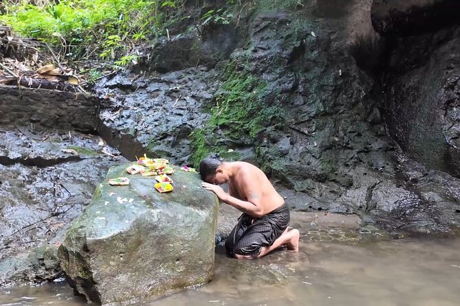 Atman Bali Journey water blessing - Nine-direction meditation for a quieter pause