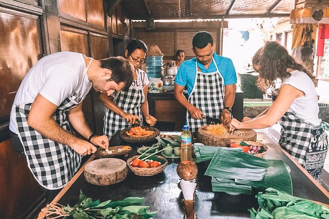 Authentic Balinese Cooking Classes - A small group with room for questions