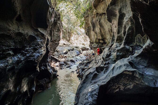 Bali Adventure Tour: Hidden Canyon, Tegenungan Waterfall, Goa Gajah temple - Smart packing and clothing advice