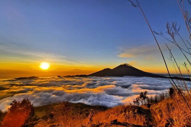 Bali day trip : Batur Sunrise Hike and Hot Spring All inclusive - The descent is part of the challenge