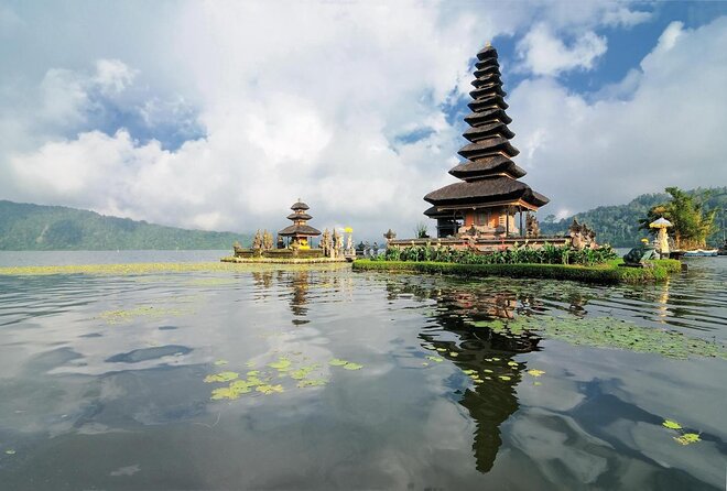 Bali Jungle Trekking and Lake Canoeing Tour - Walking down toward Buyan Lake