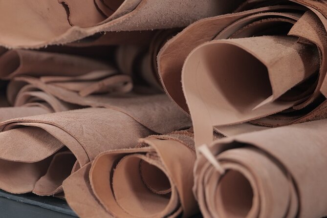 Bali Leather Craft Workshop - 6 hours ( canggu / seminyak) - A calm setting, with a few practical limits