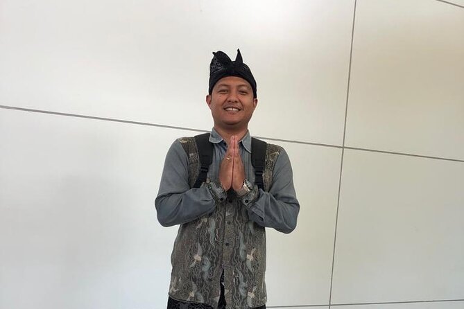 Bali Private Airport Pick up - Finding the driver after immigration