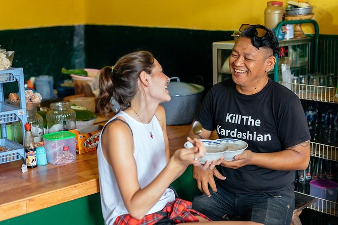 Bali Private Food Walking Tour With Locals: The 10 Tastings - The palace stop and what you actually see