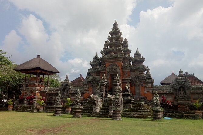 Bali Private Tour Guide And Driver - Cultural shows, Denpasar markets, and local food