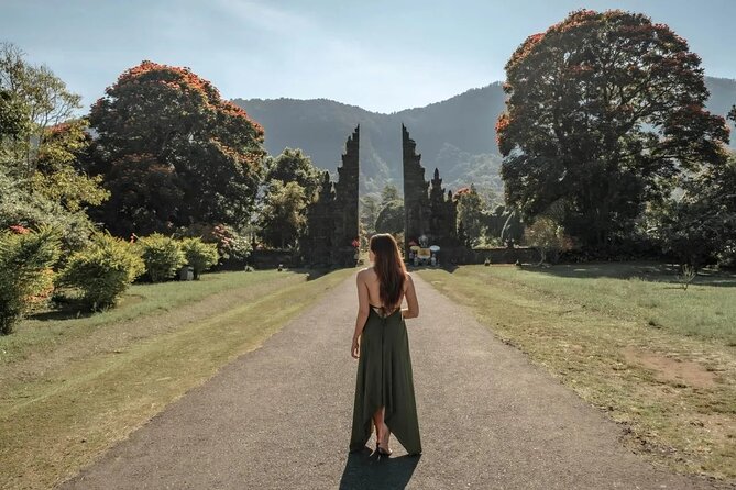 Bali Private Tour: Handara Iconic Gate, Watefall and Temple - Wanagiri Hidden Hills and the twenty-minute photo session