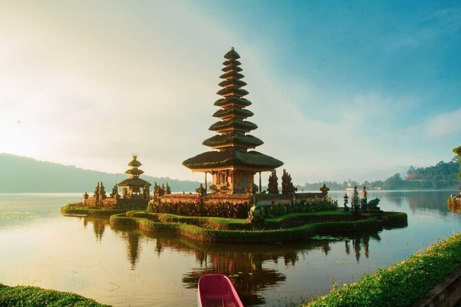 Bali Private Tour: Handara Iconic Gate, Watefall and Temple - Lunch, water, and the practical value of a private car