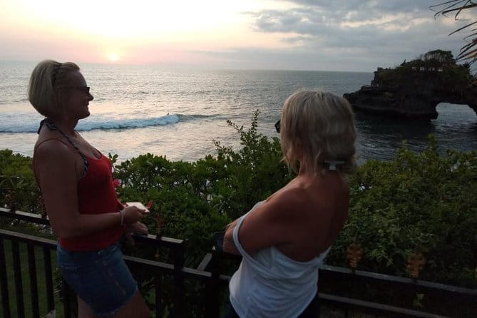 Bali Private Tour: Waterfall, Monkey forest and Tanah lot sunset - Ubud Royal Palace and Traditional Art Market
