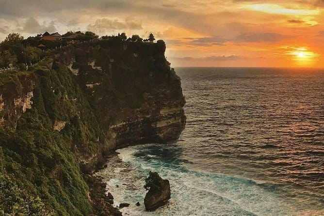 Bali Private Tour: Waterfall, Monkey forest and Tanah lot sunset - Tanah Lot at sunset, the final hour