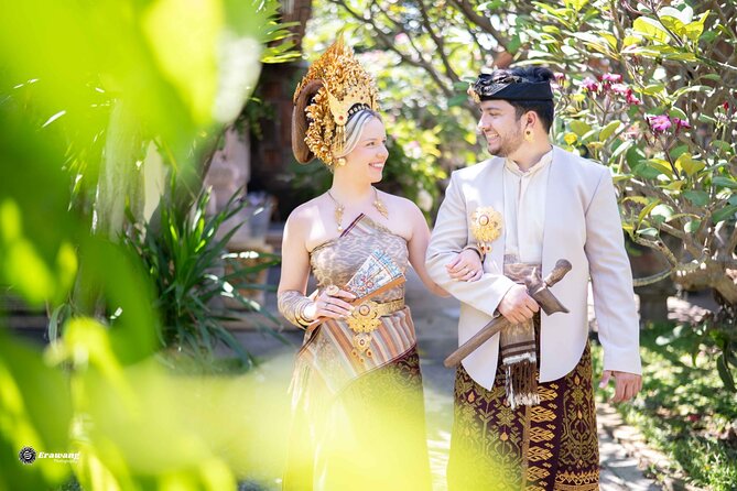 Bali Professional Photoshoot in Traditional Dress Outfit - What happens during the photography session