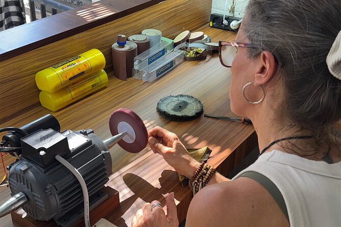 Bali: Silver Jewelry Making Class in Seminyak and Legian - Sanding and polishing give the piece its finish