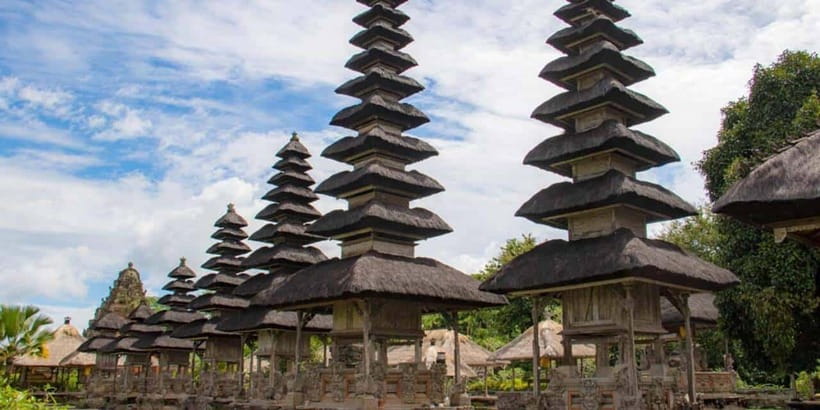 Bali: Tanah Lot Temple Sunset Kecak & Fire Dance Show Ticket - Tanah Lot Temple adds spiritual weight