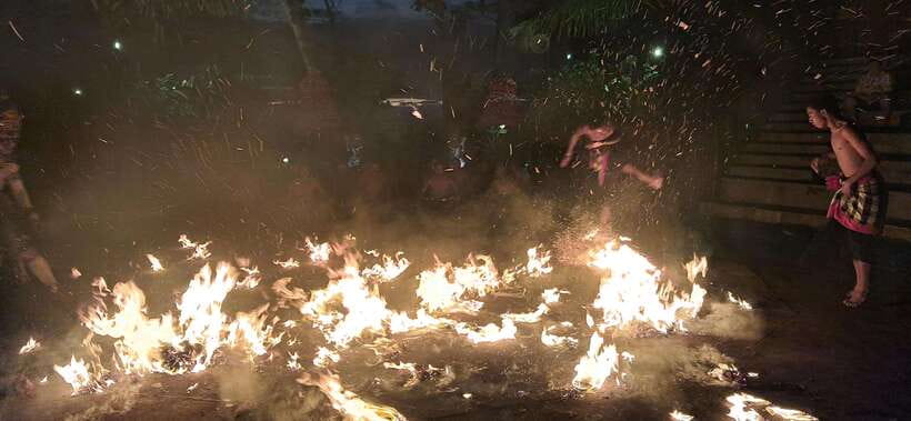 Bali: Tanah Lot Temple Sunset Kecak & Fire Dance Show Ticket - What the guides add to the experience