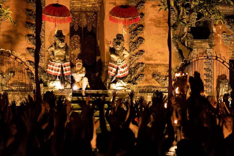 Bali: Ubud Kecak and Fire Dance Show Tickets - When the fire arrives