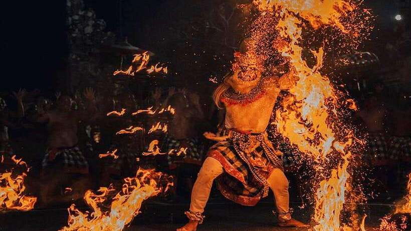 Bali: Ubud Kecak and Fire Dance Show Tickets - Entering the temple performance site