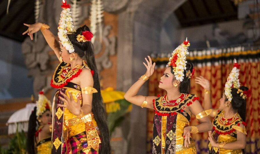 Bali: Ubud Palace Legong Dance Show Ticket - What the 90-minute Legong performance feels like