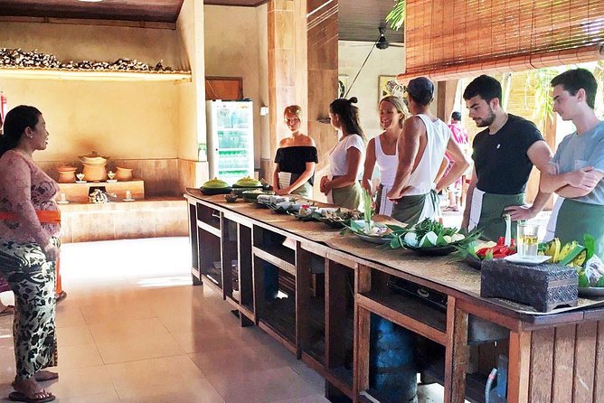 Bali Ubud Paon Cooking Class - Start with Ubud’s traditional market
