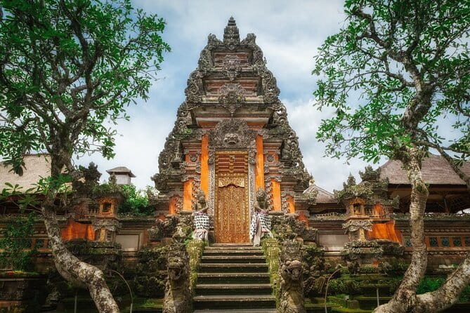 Bali: Ubud (Temple, Spring, Rice Terraces, & Waterfall) - The private guide experience and transport