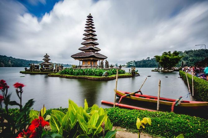 Bali Watching Dolphin at Lovina Beach & aling aling waterfall - Sunrise on Lovina Beach