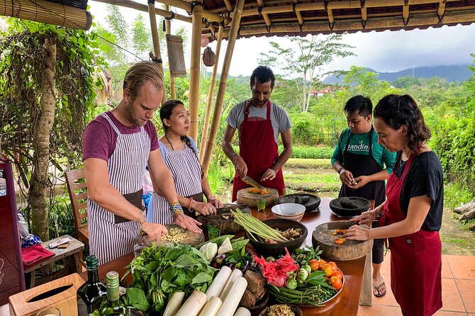 Balinese Vegan Cooking Class with Fresh Harvesting & Garden Tour - From organic garden to Balinese lunch