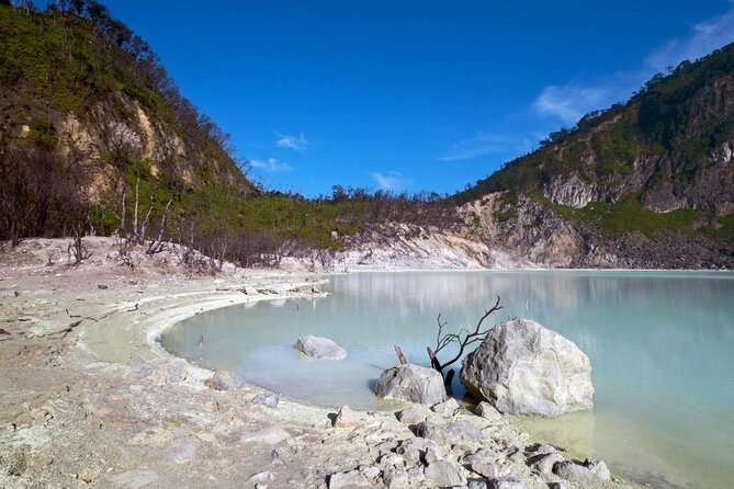 Bandung Tour Volcano, Hotsprings, Mud, Tea, Lunch all Included - Why this Bandung day trip works