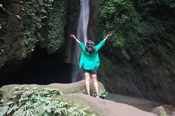Banyumala Waterfall, Jatiluwih, Ulun Danu and Tanah Lot tours - Tanah Lot and the temple on the sea