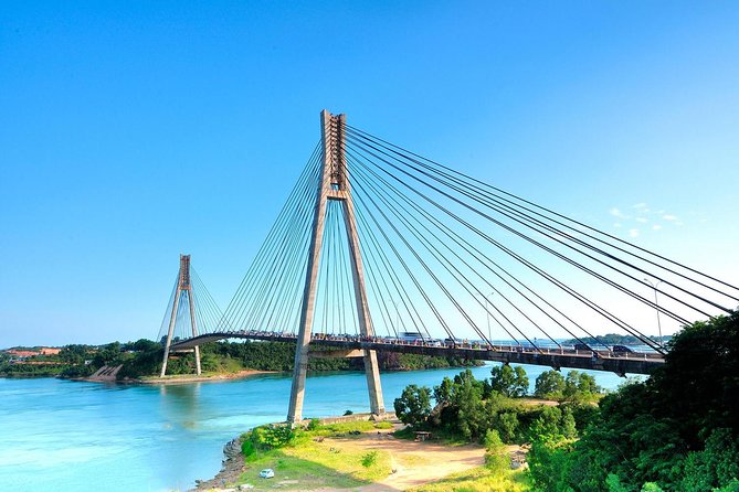 Batam Amazing Day Tour (include Lunch) - Welcome to Batam Monument and a Quick Start