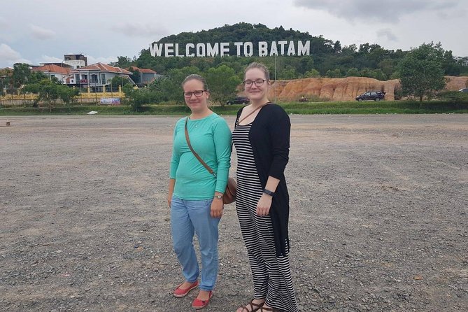 Batam Transport With Female Driver - Starting at the Welcome to Batam Monument