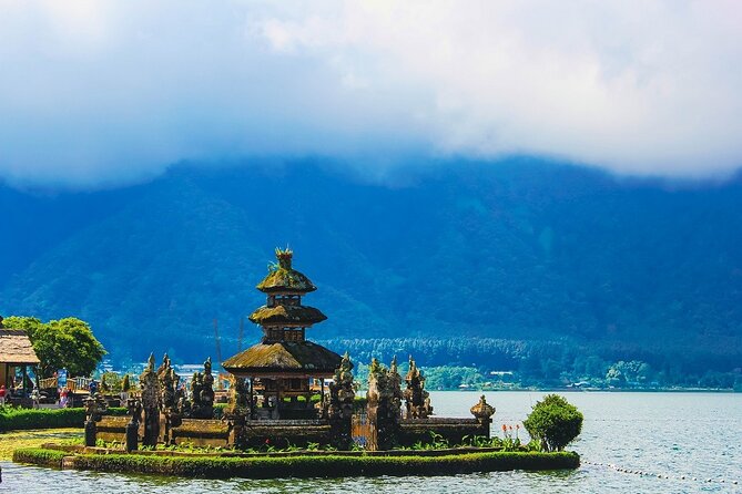 Bedugul and Singaraja Tour - The walk to Git Git Waterfall