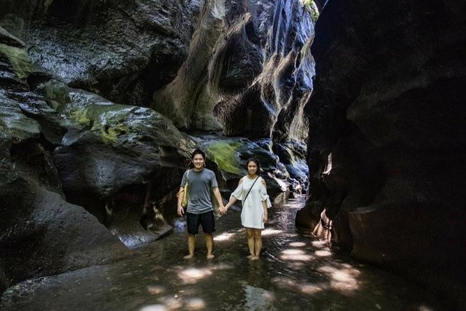 Beji Guwang Hidden Canyon Ticket Admission All Inclusive - Entering the canyon from Guwang Village