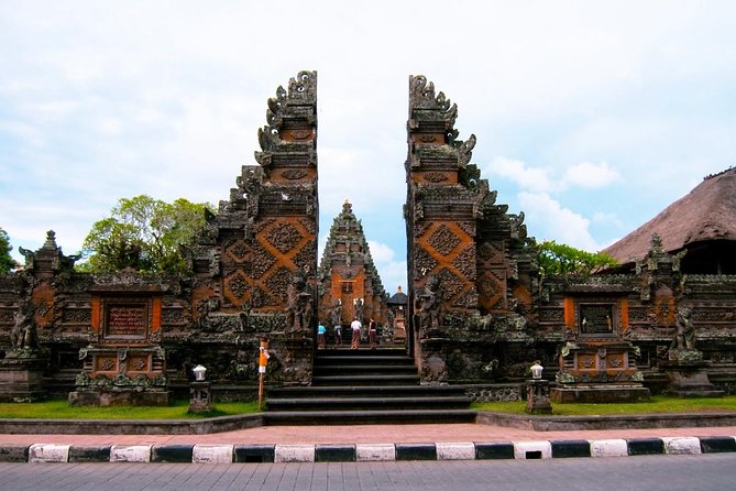 Best of Ubud 1-Day Private Tour - Ubud Market and Palace in the town center