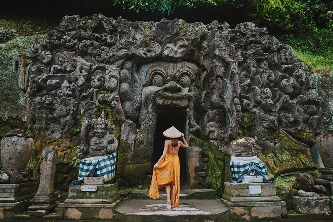 Best of Ubud Attractions: Private All-Inclusive Tour - Sacred Monkey Forest: memorable, funny, and not a place for loose bags