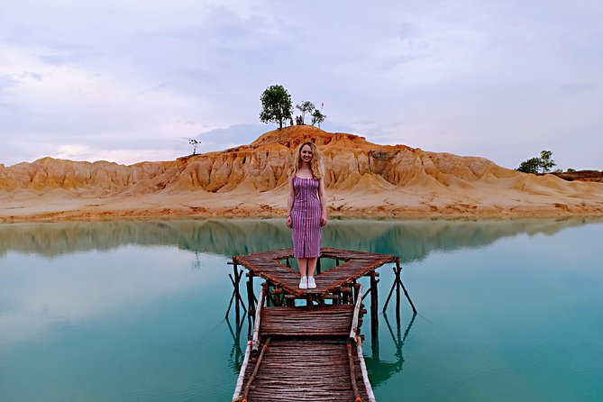 Bintan Sand Dunes and Blue Lakes Half-Day Tour with Lunch - The Seafood Lunch at a Kelong Restaurant