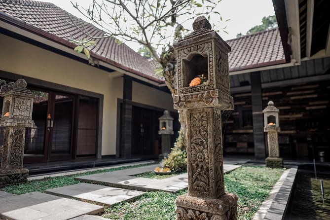 Body Massage Experience in Ubud Traditional Spa - The welcome drink and cold towel