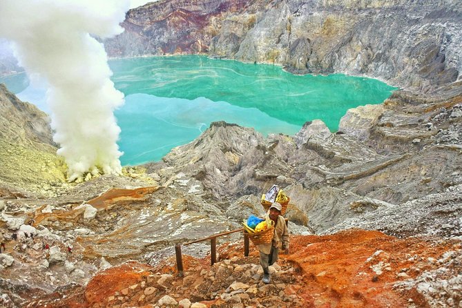 Bromo Ijen tour from Surabaya (3D2N) - Hiking Ijen Crater with supplied gear